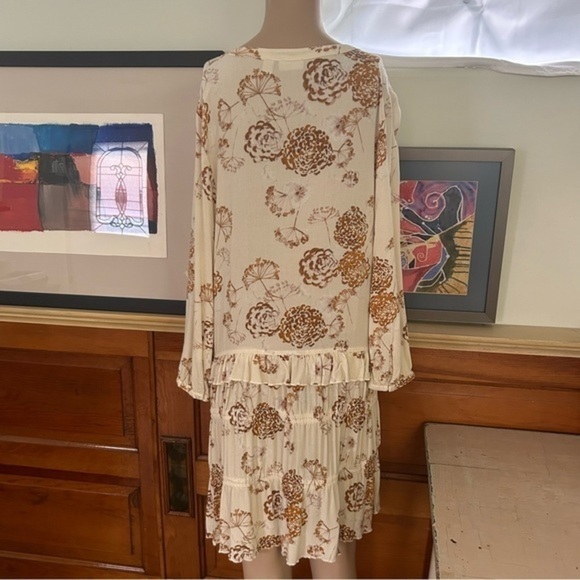 Soft Flowy Drop Waist Dress Pale Gold and Ivory Print - Picture 4 of 8